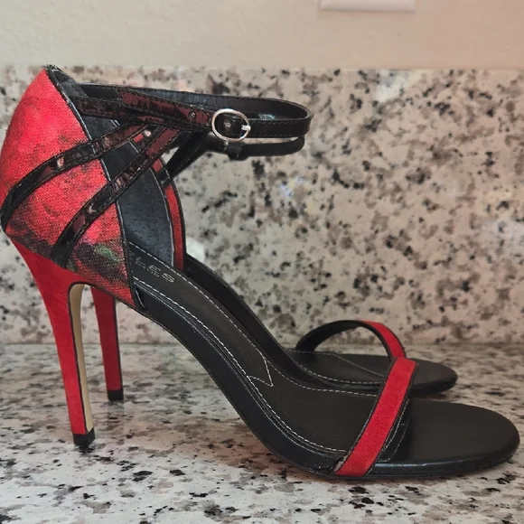Charles David Black and Red Strappy Heels - Picture 5 of 9